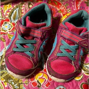 Striderite tennis shoe